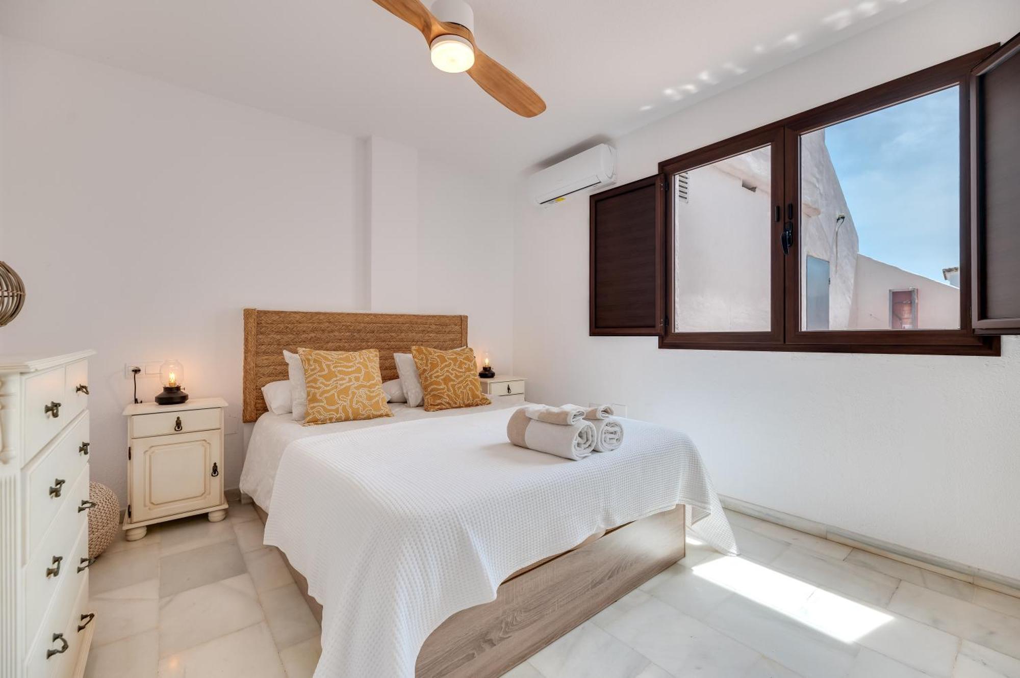 Apartamento Con Amplio Porche Y Bbq 贝纳尔马德纳 外观 照片