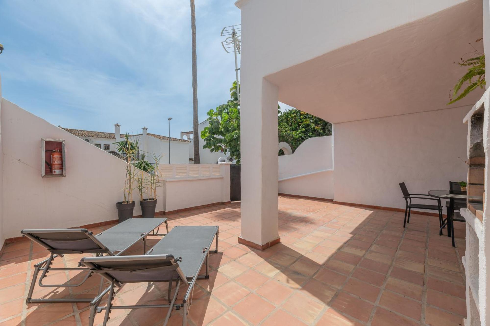 Apartamento Con Amplio Porche Y Bbq 贝纳尔马德纳 外观 照片