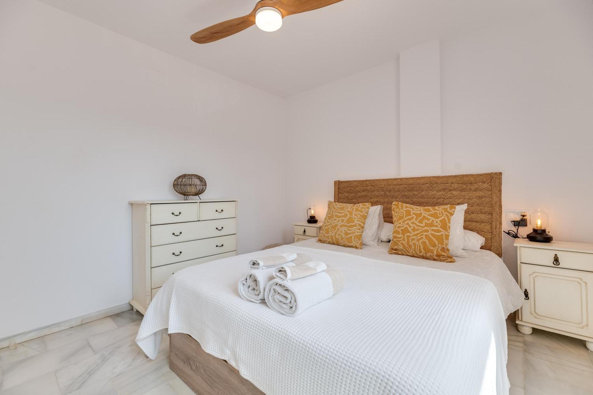 Apartamento Con Amplio Porche Y Bbq 贝纳尔马德纳 外观 照片